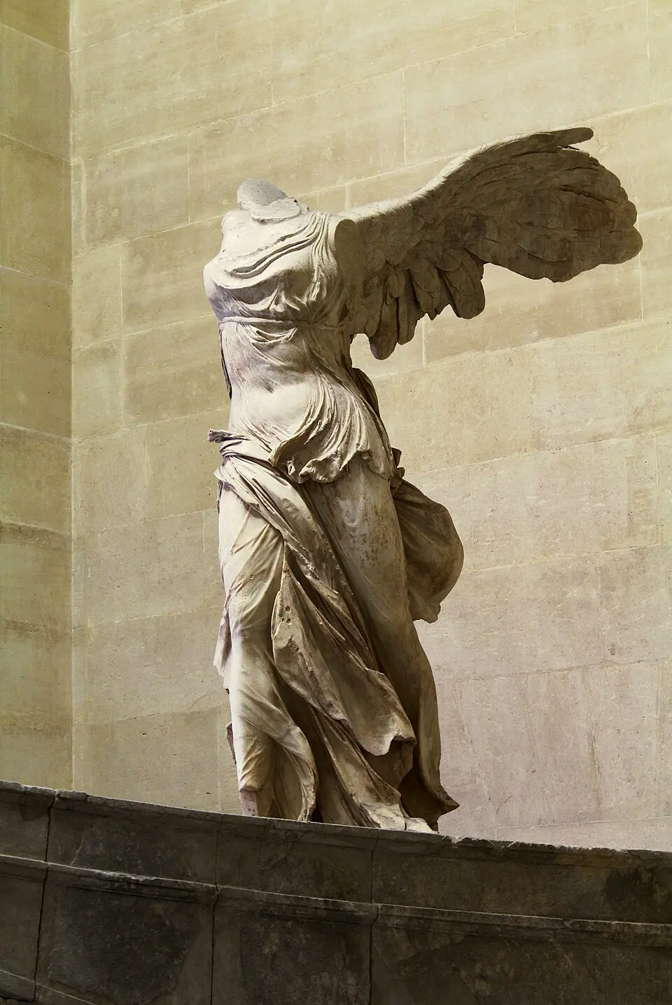 《萨摩色雷斯的胜利女神》，希腊化时期，约公元前200-前190年，现藏于卢浮宫